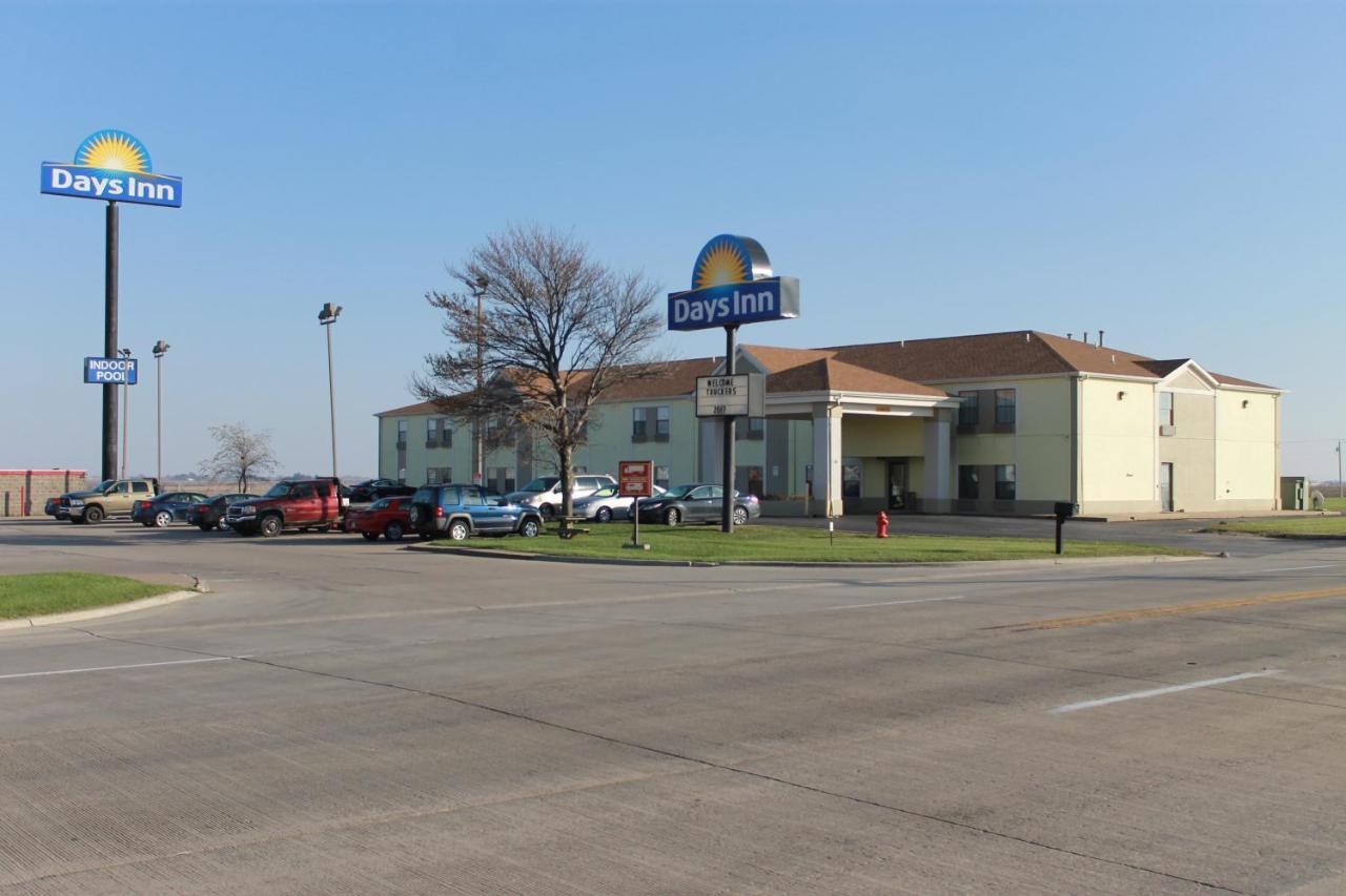 Days Inn By Wyndham Walcott Davenport Esterno foto